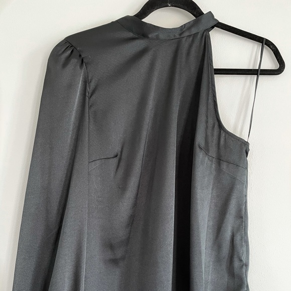 Single puff sleeve blouse - Picture 2 of 3